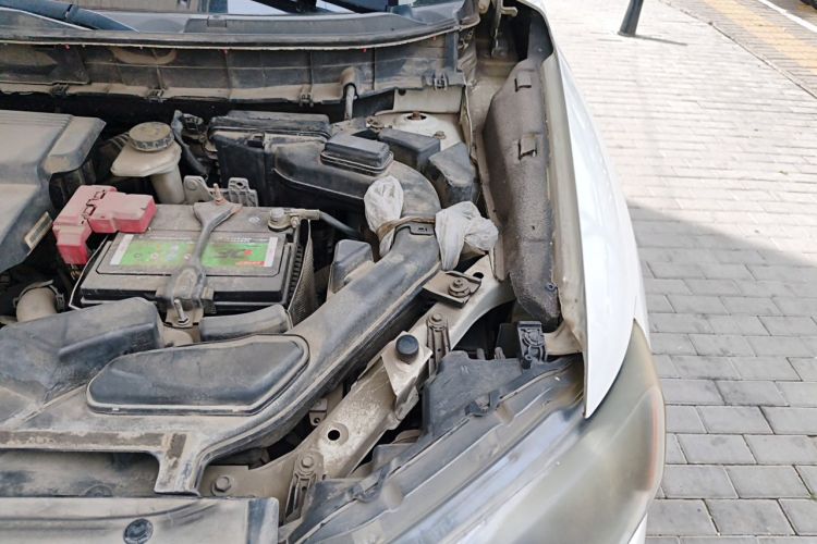 Used Nissan X-Trail 2015 2.0L CVT Comfort MAX Edition 2WD Engine Bay Left
