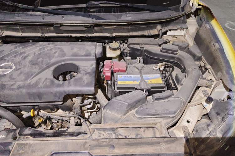Used Nissan X-Trail 2015 2.0L CVT Comfort MAX Edition 2WD Engine Bay Left