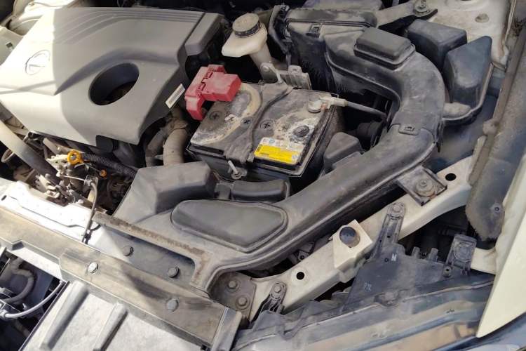 Used Nissan X-Trail 2015 2.0L CVT Comfort MAX Edition 2WD Engine Bay Left