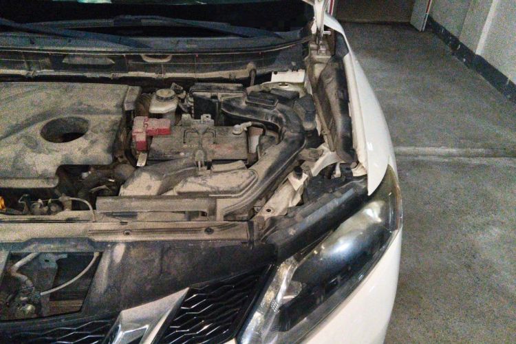 Used Nissan X-Trail 2015 2.0L CVT Comfort MAX Edition 2WD Engine Bay Left