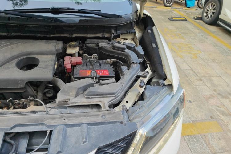 Used Nissan X-Trail 2015 2.0L CVT Comfort MAX Edition 2WD Engine Bay Left