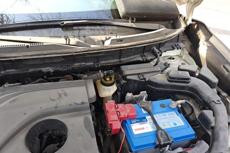 Used Nissan X-Trail 2015 2.0L CVT Comfort MAX Edition 2WD Engine Bay Left