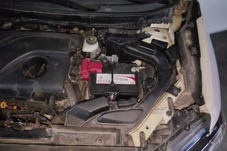 Used Nissan X-Trail 2015 2.0L CVT Comfort MAX Edition 2WD Engine Bay Left