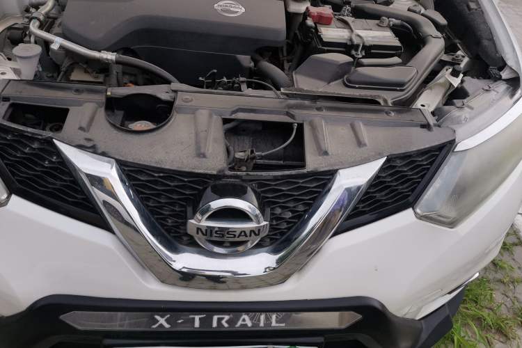 Used Nissan X-Trail 2015 2.5L CVT Leading MAX Edition 4WD Engine Bay Left