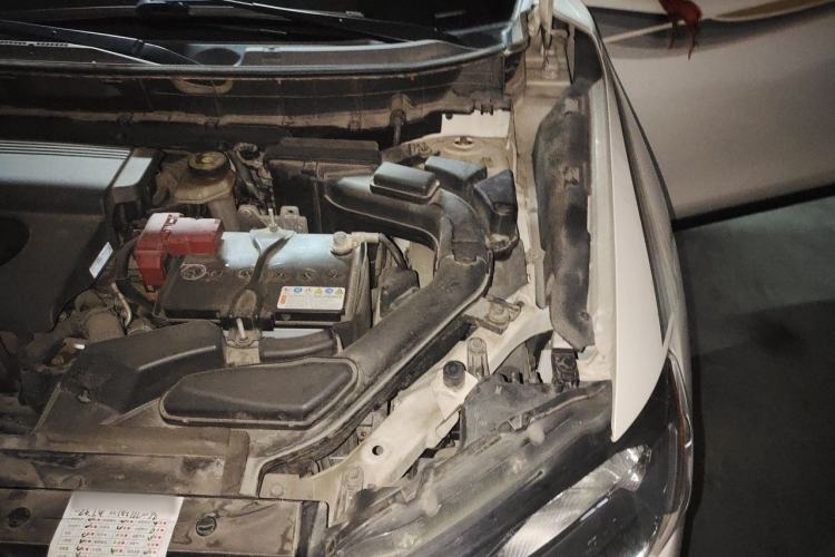 Used Nissan X-Trail 2015 2.0L CVT Comfort MAX Edition 2WD Engine Bay Left