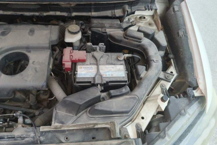 Used Nissan X-Trail 2015 2.0L CVT Comfort MAX Edition 2WD Engine Bay Left