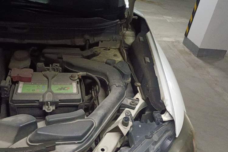 Used Nissan X-Trail 2015 2.5L CVT Leading MAX Edition 4WD Engine Bay Left