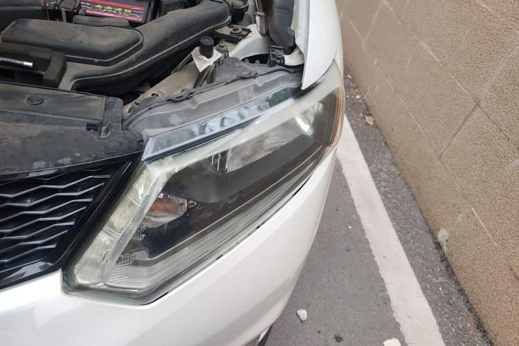 Used Nissan X-Trail 2015 2.0L CVT Comfort MAX Edition 2WD Engine Bay Left