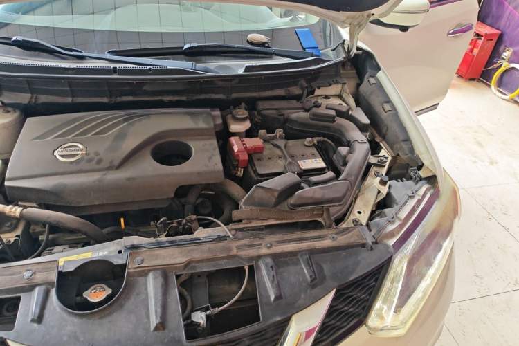 Used Nissan X-Trail 2015 2.0L CVT Comfort MAX Edition 2WD Engine Bay Left