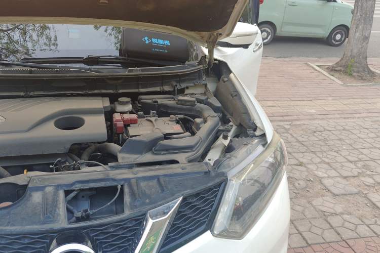 Used Nissan X-Trail 2015 2.0L CVT Comfort MAX Edition 2WD Engine Bay Left