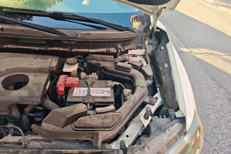 Used Nissan X-Trail 2015 2.0L CVT Comfort MAX Edition 2WD Engine Bay Left