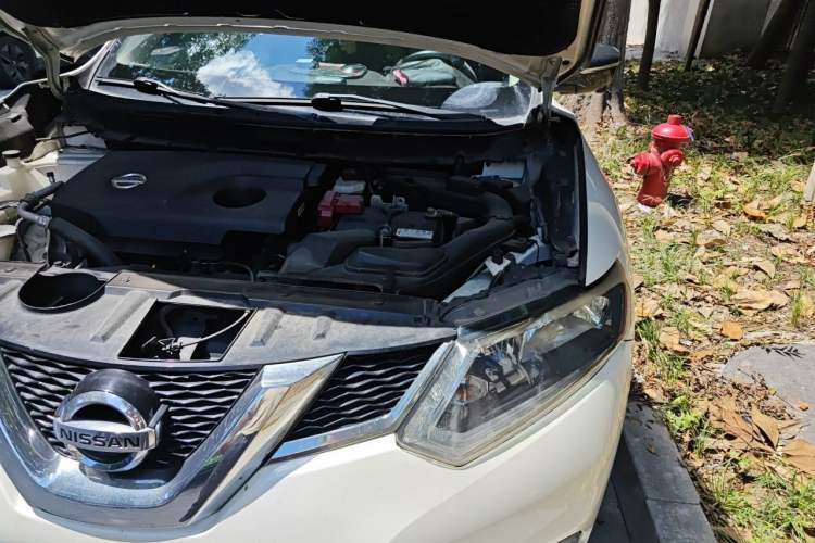 Used Nissan X-Trail 2015 2.0L CVT Comfort MAX Edition 2WD Engine Bay Left