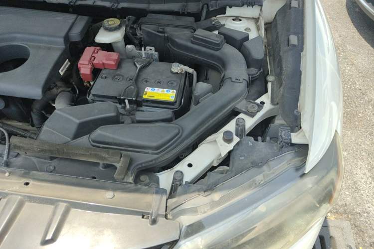 Used Nissan X-Trail 2015 2.0L CVT Comfort MAX Edition 2WD Engine Bay Left