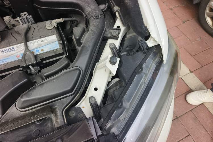 Used Nissan X-Trail 2015 2.0L CVT Comfort MAX Edition 2WD Engine Bay Left