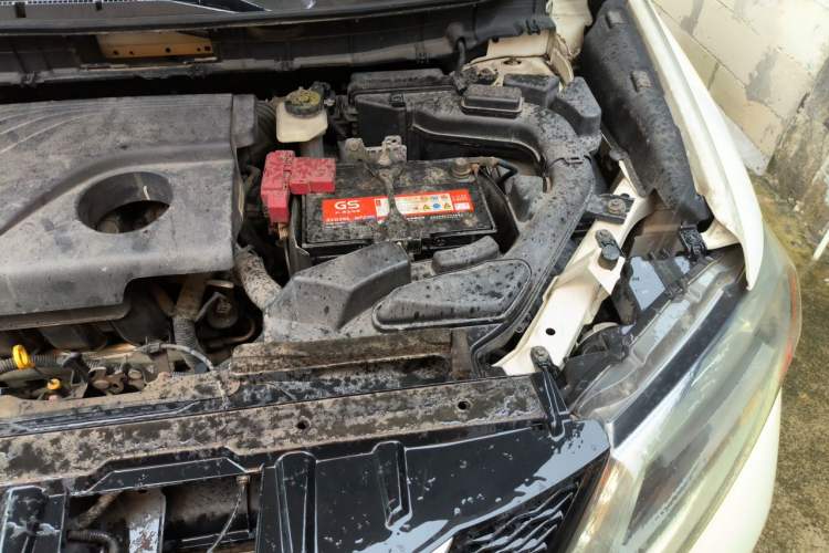 Used Nissan X-Trail 2015 2.0L CVT Comfort MAX Edition 2WD Engine Bay Left
