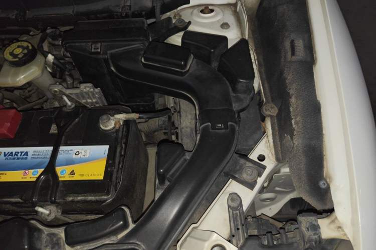 Used Nissan X-Trail 2015 2.0L CVT Comfort MAX Edition 2WD Engine Bay Left