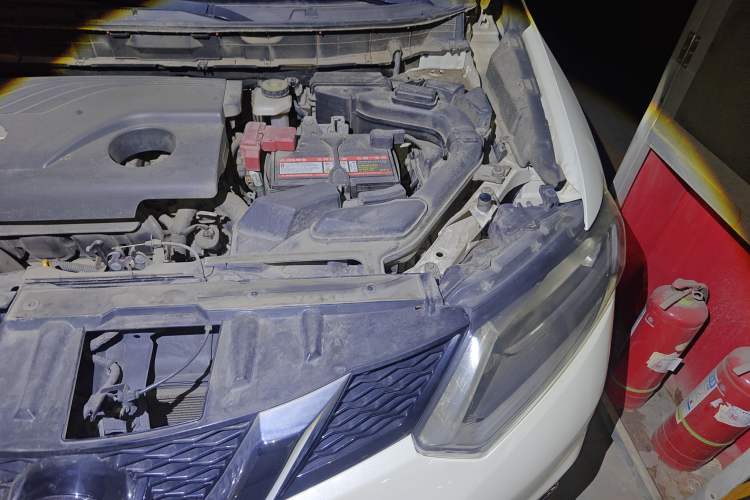 Used Nissan X-Trail 2015 2.0L CVT Comfort MAX Edition 2WD Engine Bay Left