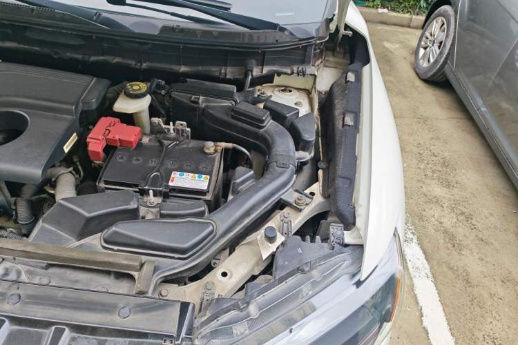 Used Nissan X-Trail 2015 2.0L CVT Comfort MAX Edition 2WD Engine Bay Left