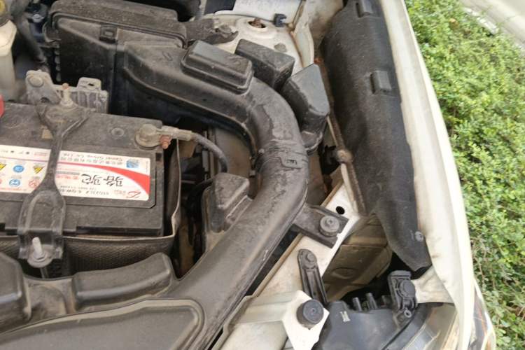Used Nissan X-Trail 2015 2.0L CVT Comfort MAX Edition 2WD Engine Bay Left