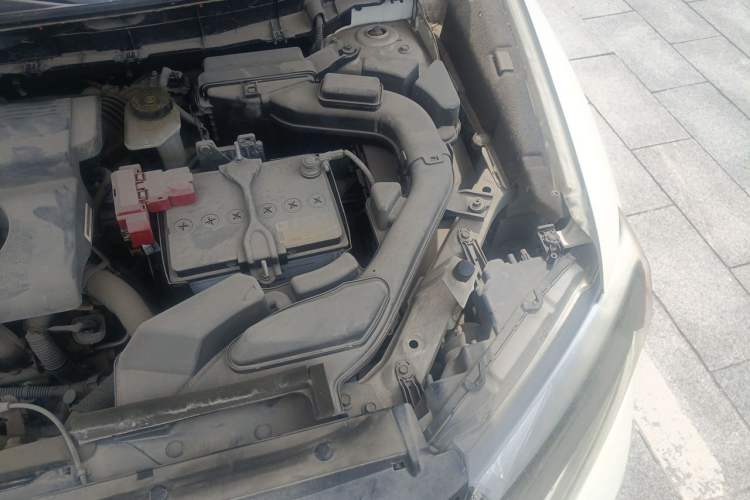 Used Nissan X-Trail 2015 2.0L CVT Comfort MAX Edition 2WD Engine Bay Left