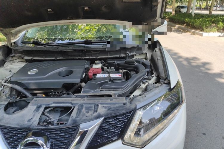 Used Nissan X-Trail 2015 2.0L CVT Comfort MAX Edition 2WD Engine Bay Left