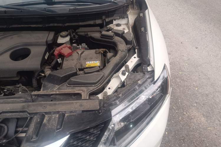 Used Nissan X-Trail 2015 2.0L CVT Comfort MAX Edition 2WD Engine Bay Left