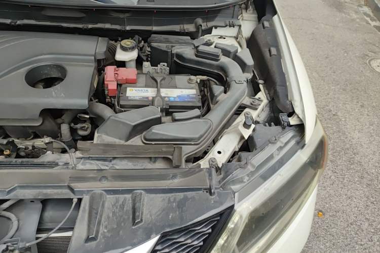 Used Nissan X-Trail 2015 2.0L CVT Comfort MAX Edition 2WD Engine Bay Left