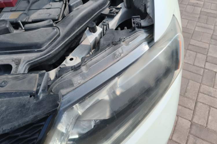 Used Nissan X-Trail 2015 2.0L CVT Comfort MAX Edition 2WD Engine Bay Left