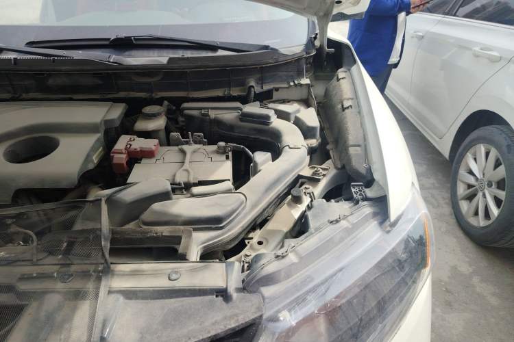 Used Nissan X-Trail 2015 2.0L CVT Comfort MAX Edition 2WD Engine Bay Left