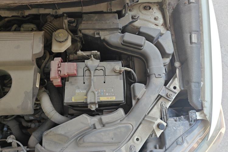 Used Nissan X-Trail 2015 2.0L CVT Comfort MAX Edition 2WD Engine Bay Left
