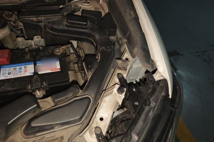 Used Nissan X-Trail 2015 2.0L CVT Comfort MAX Edition 2WD Engine Bay Left