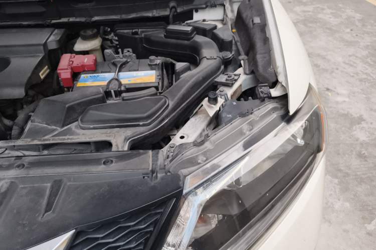 Used Nissan X-Trail 2015 2.0L CVT Comfort MAX Edition 2WD Engine Bay Left