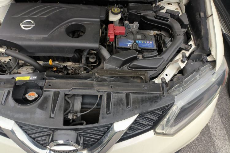 Used Nissan X-Trail 2015 2.0L CVT Comfort MAX Edition 2WD Engine Bay Left