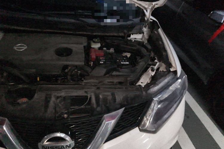 Used Nissan X-Trail 2015 2.0L CVT Comfort MAX Edition 2WD Engine Bay Left