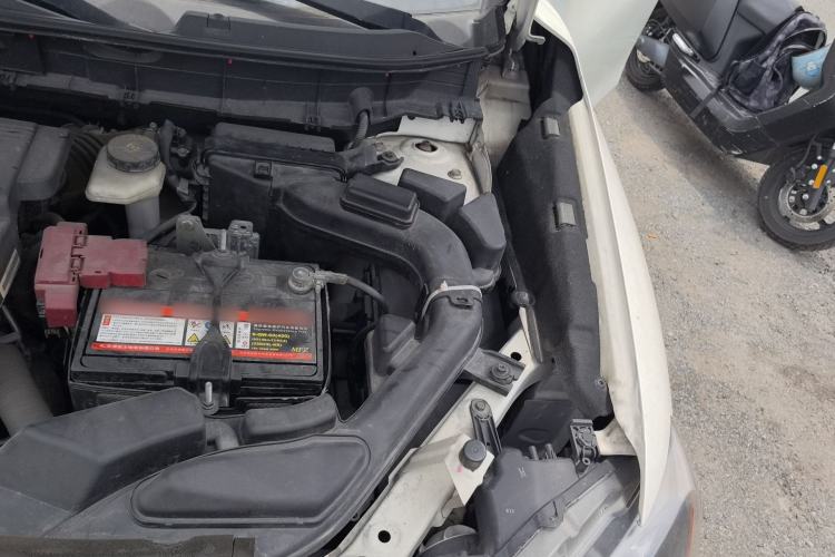 Used Nissan X-Trail 2015 2.0L CVT Comfort MAX Edition 2WD Engine Bay Left