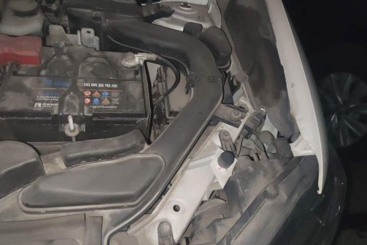Used Nissan X-Trail 2015 2.5L CVT Leading MAX Edition 4WD Engine Bay Left