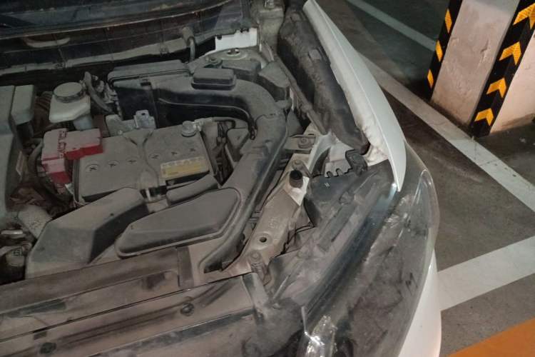 Used Nissan X-Trail 2015 2.0L CVT Comfort MAX Edition 2WD Engine Bay Left