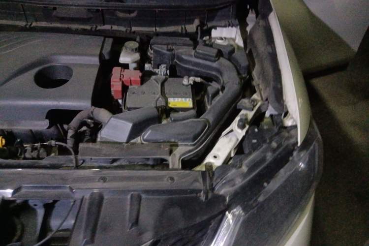 Used Nissan X-Trail 2015 2.0L CVT Comfort MAX Edition 2WD Engine Bay Left