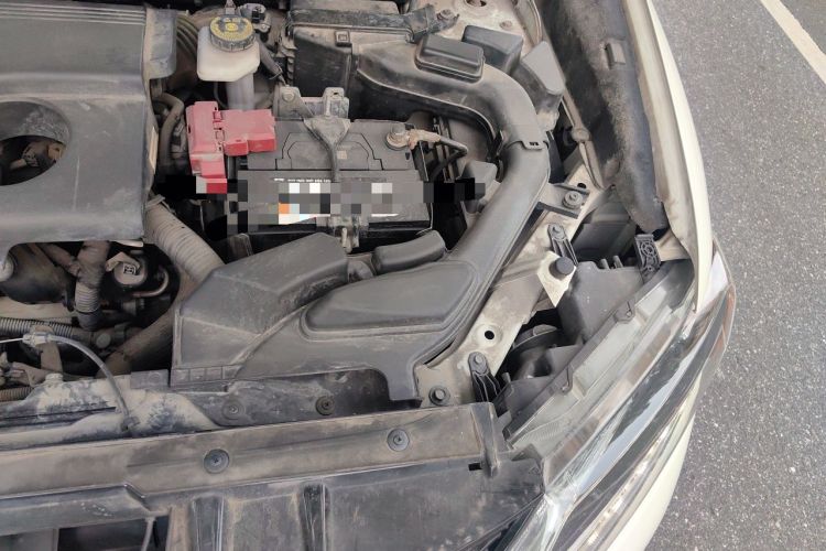 Used Nissan X-Trail 2015 2.0L CVT Comfort MAX Edition 2WD Engine Bay Left