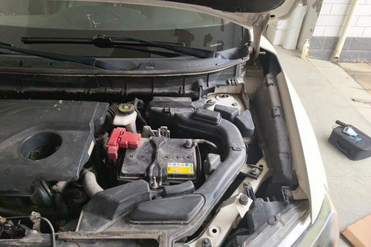 Used Nissan X-Trail 2015 2.0L CVT Comfort MAX Edition 2WD Engine Bay Left