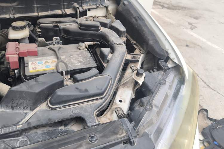 Used Nissan X-Trail 2015 2.0L CVT Comfort MAX Edition 2WD Engine Bay Left