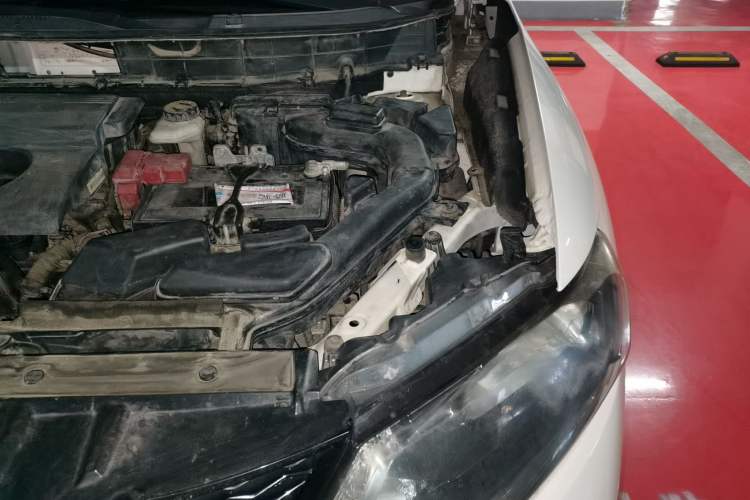 Used Nissan X-Trail 2015 2.0L CVT Comfort MAX Edition 2WD Engine Bay Left