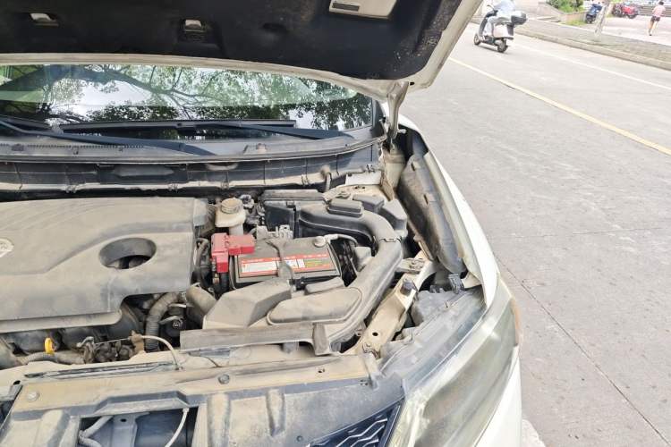 Used Nissan X-Trail 2015 2.0L CVT Comfort MAX Edition 2WD Engine Bay Left
