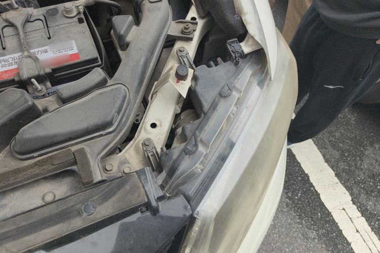 Used Nissan X-Trail 2015 2.0L CVT Comfort MAX Edition 2WD Engine Bay Left