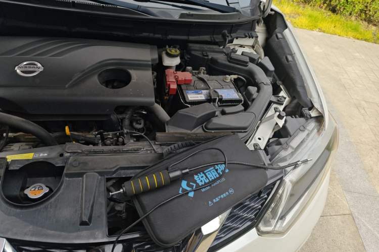 Used Nissan X-Trail 2015 2.0L CVT Comfort MAX Edition 2WD Engine Bay Left