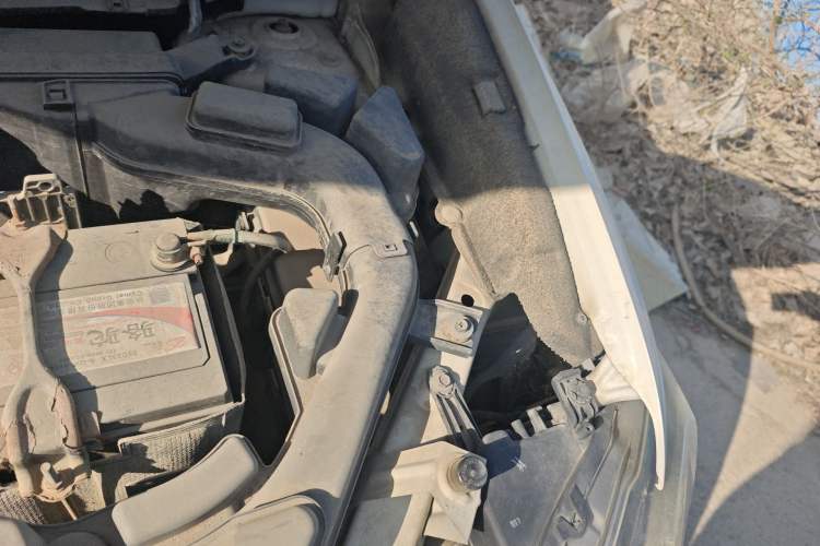 Used Nissan X-Trail 2015 2.0L CVT Comfort MAX Edition 2WD Engine Bay Left