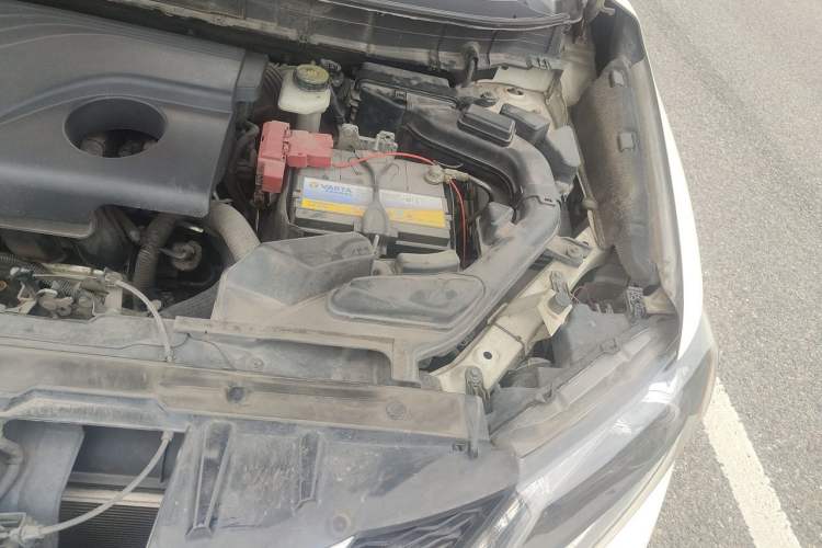 Used Nissan X-Trail 2015 2.0L CVT Comfort MAX Edition 2WD Engine Bay Left