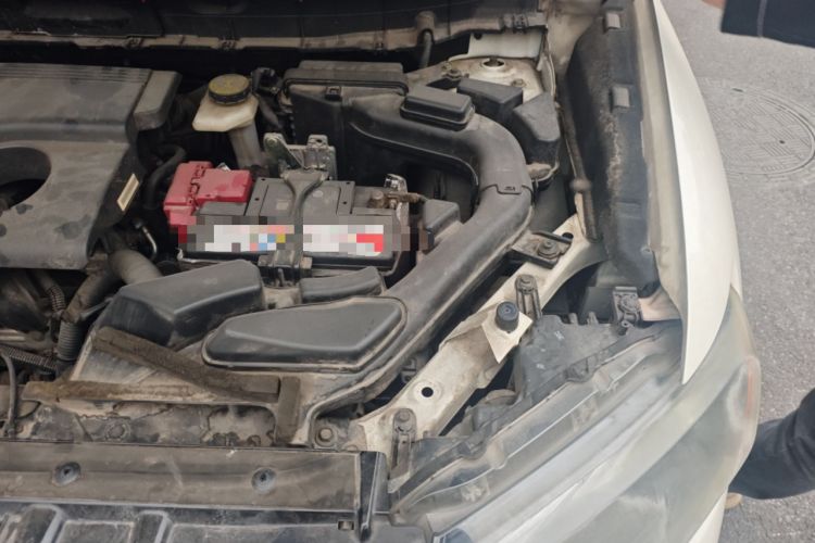 Used Nissan X-Trail 2015 2.0L CVT Comfort MAX Edition 2WD Engine Bay Left
