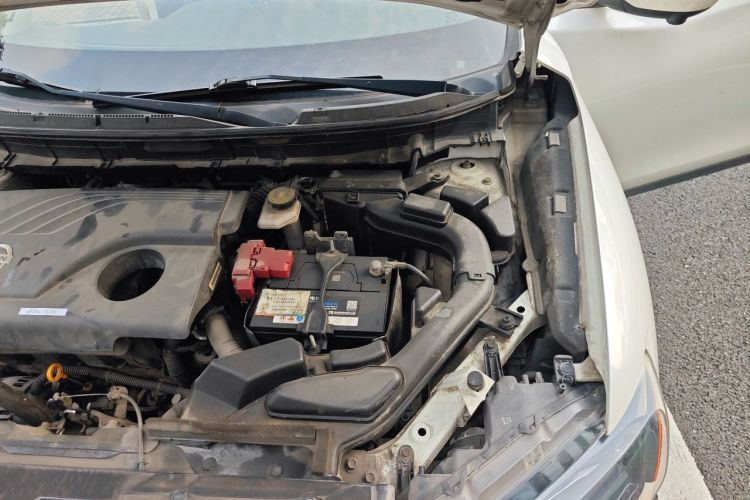Used Nissan X-Trail 2015 2.0L CVT Comfort MAX Edition 2WD Engine Bay Left