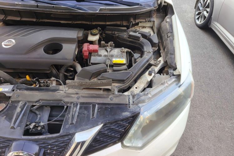 Used Nissan X-Trail 2015 2.0L CVT Comfort MAX Edition 2WD Engine Bay Left